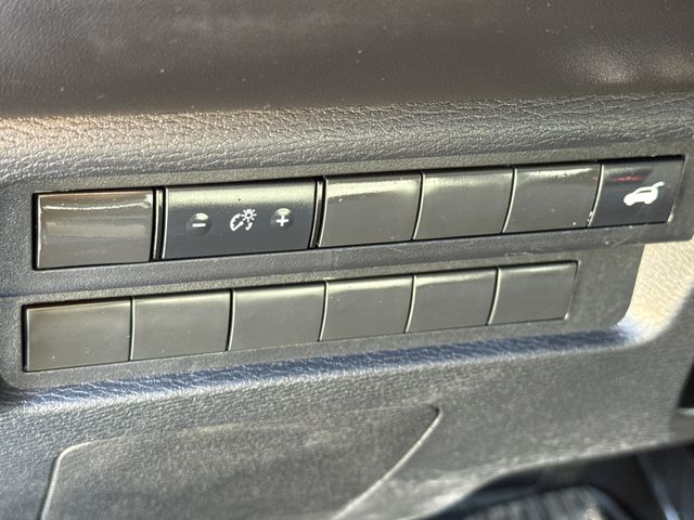 Used 2024 Silver Mitsubishi SE Black Edition w/Pano Roof image 23