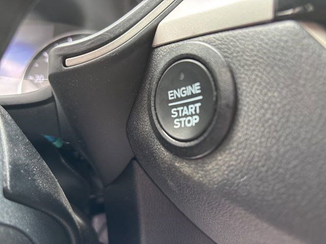 2022 Ford Escape Hybrid SE photo