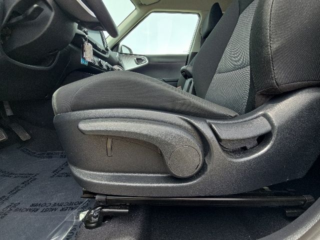 2025 Kia Soul LX:B02320
