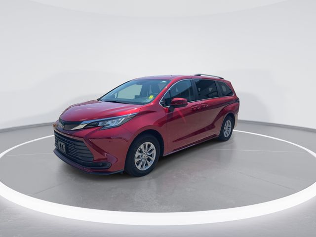Used 2022 Red Toyota LE image 4
