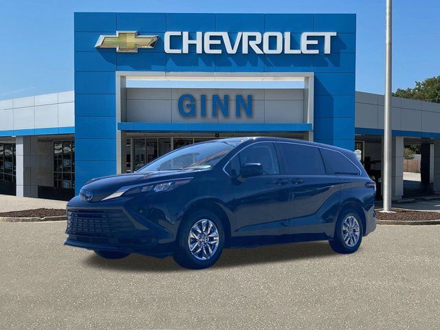 2024 Toyota Sienna LE 8-Passenger FWD