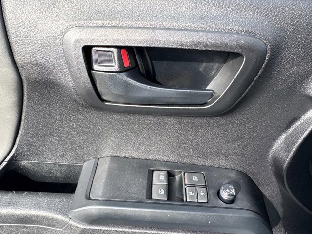 2022 Toyota Tacoma SR5 - Photo 8