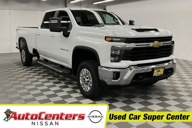 Summit White 2025 Chevrolet Silverado 2500HD Pickup Truck Four-Wheel Drive 10-Speed Automatic