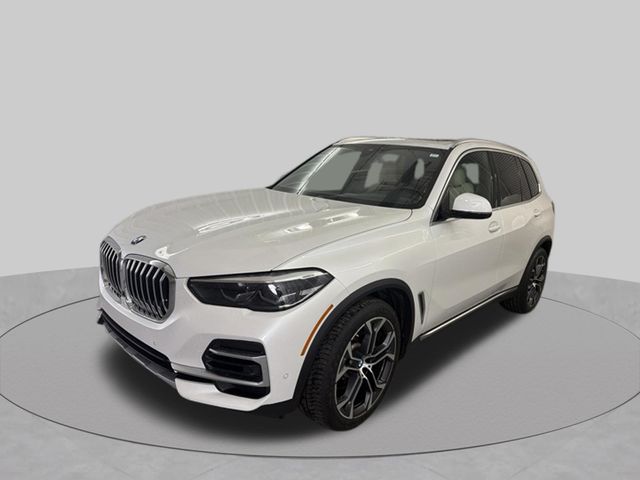 Mineral White Metallic 2022 BMW X5 SUV / Crossover Rear-Wheel Drive 8-Speed Automatic