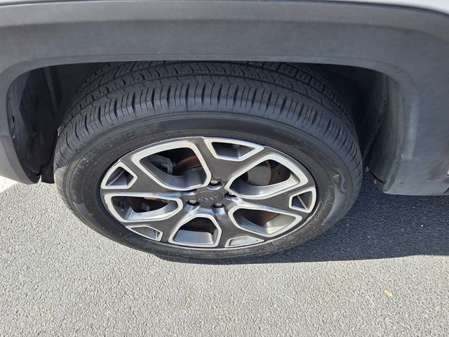 Used 2018 Silver Jeep Limited image 10