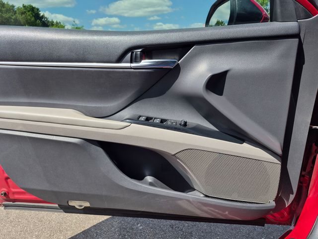 2020 Toyota Camry - Image 15
