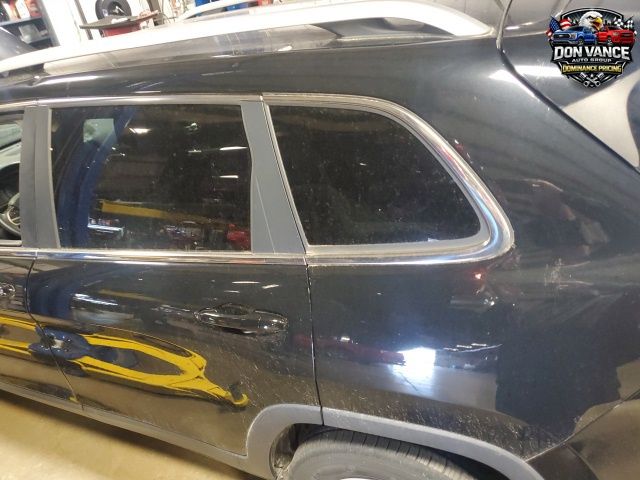 Diamond Black Crystal Pearlcoat 2018 Jeep Cherokee Latitude 4WD SUV / Crossover Four-Wheel Drive 9-Speed Automatic