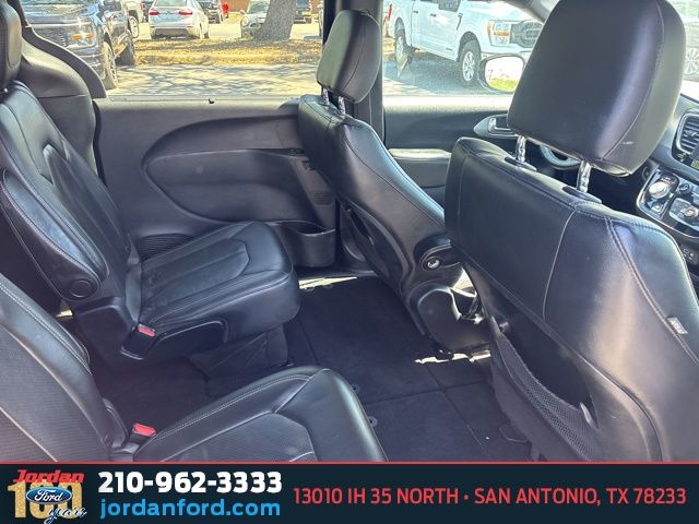 Used Car 2020 Chrysler Pacifica  Touring L For Sale Under $20,000 In San Antonio, Texas