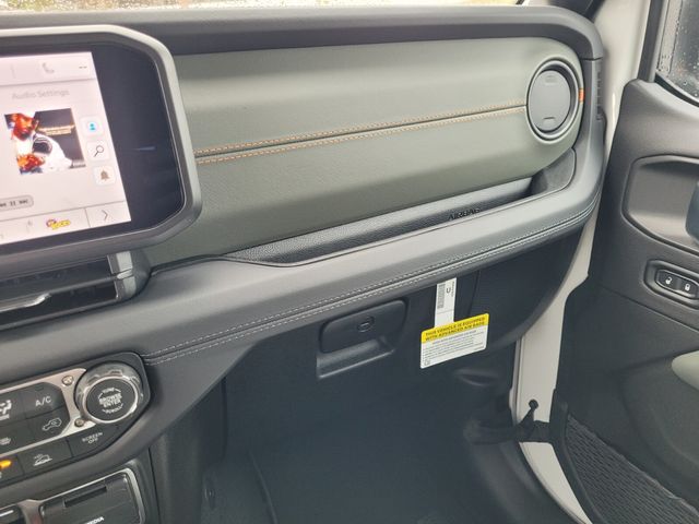 New 2026 White/off-white Jeep Mojave image 27