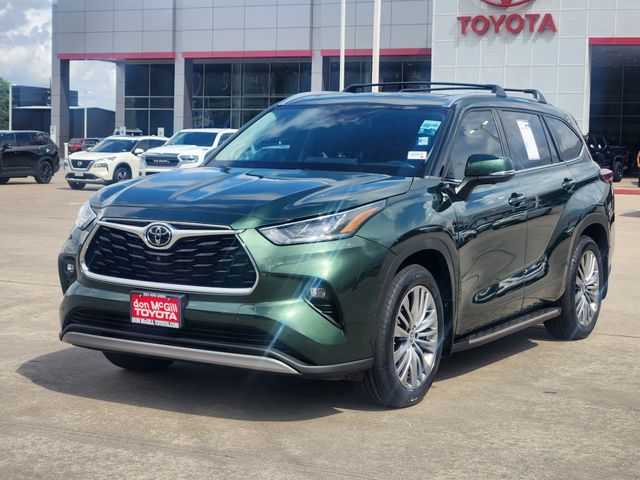 2024 Toyota Highlander Platinum  at Toyota of Victoria