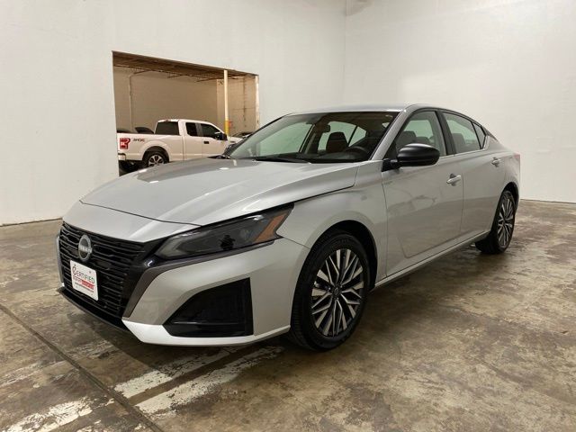 Brilliant Silver Metallic 2026 Nissan Altima Sedan All-Wheel Drive Continuously Variable Transmission