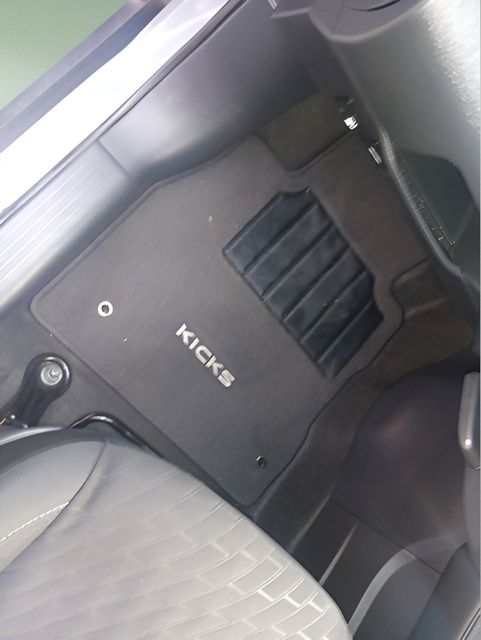 Used 2023 Nissan Kicks SUV