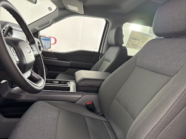 2025 Oxford White Ford F-150 XLT 4X4 Truck