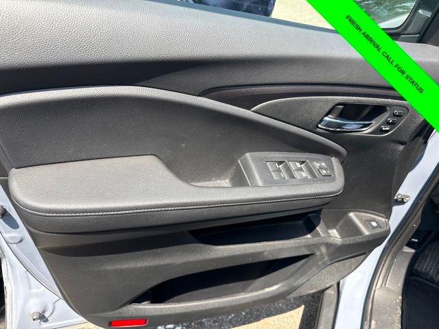Certified Used 2025 Sonic Gray Pearl Honda RTL image 19