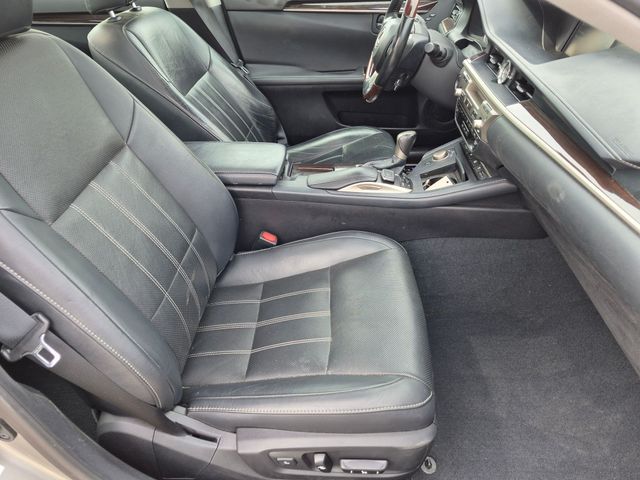 2018 Lexus ES - Image 25