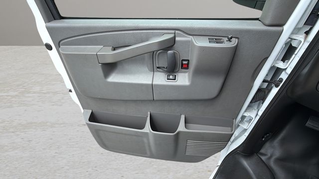 Used 2025 White GMC Work Van image 20