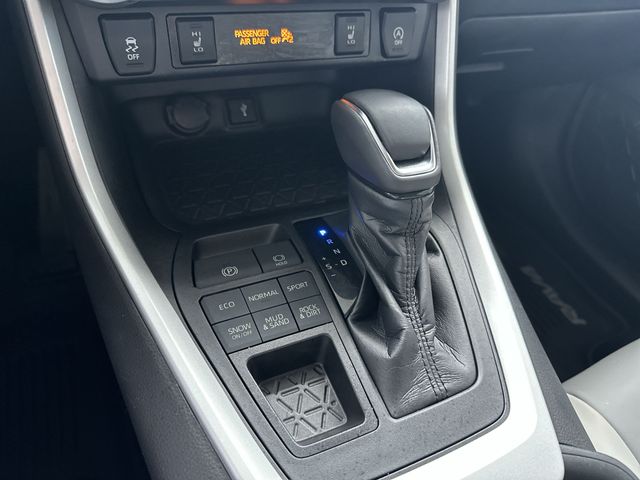 Used 2020 Gray Toyota XLE Premium image 20