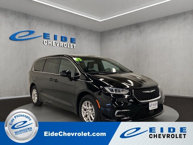 Diamond Black Crystal Pearlcoat 2025 Chrysler Pacifica Minivan Front-Wheel Drive 9-Speed Automatic