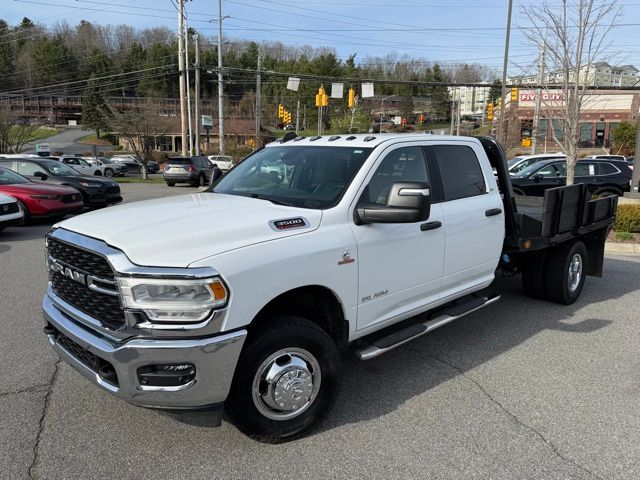 Bright White Clearcoat 2024 RAM 3500 Chassis SLT Crew Cab LB DRW 4WD Pickup Truck Four-Wheel Drive 6-Speed Automatic