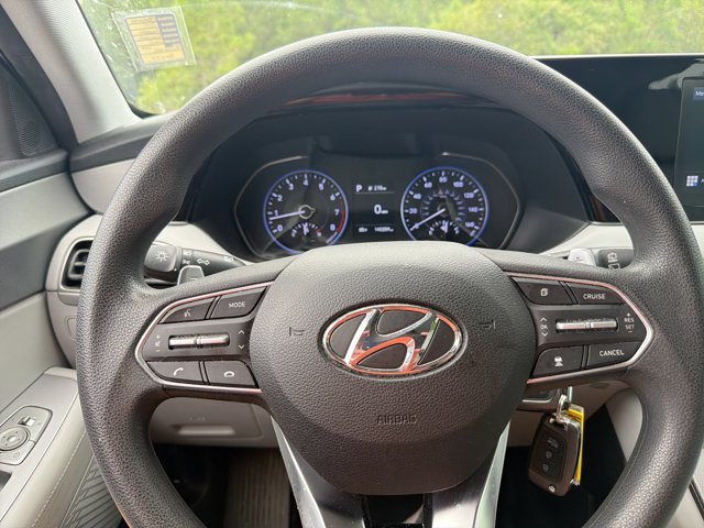 Used 2021 White Hyundai SE image 16