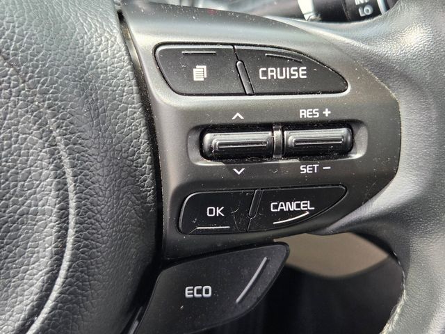 Used 2015 White Kia EX image 26