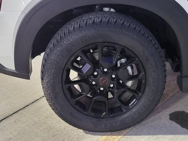 New 2025 White Nissan PRO-4X image 9