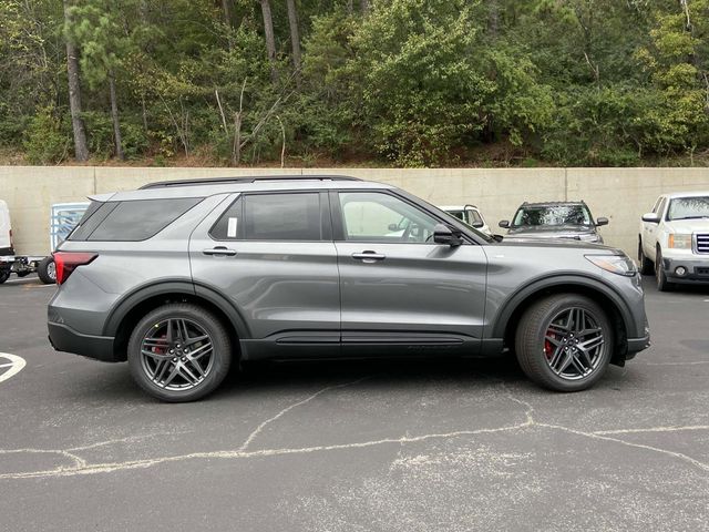 2025 Ford Explorer ST-Line 2