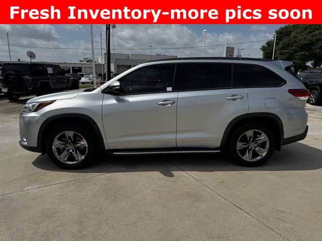 2019 Toyota Highlander Limited Platinum Silver at River Oaks CDJR