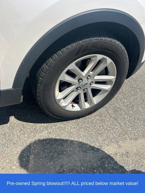 Used 2017 White Ford XLT image 12