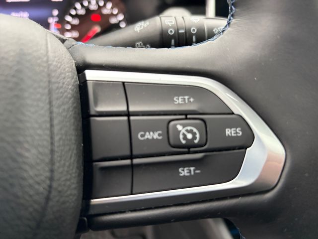 Used 2022 Gray Jeep Latitude image 29