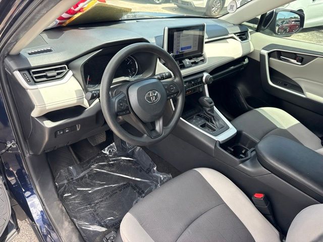2024 Toyota RAV4 XLE - Photo 10