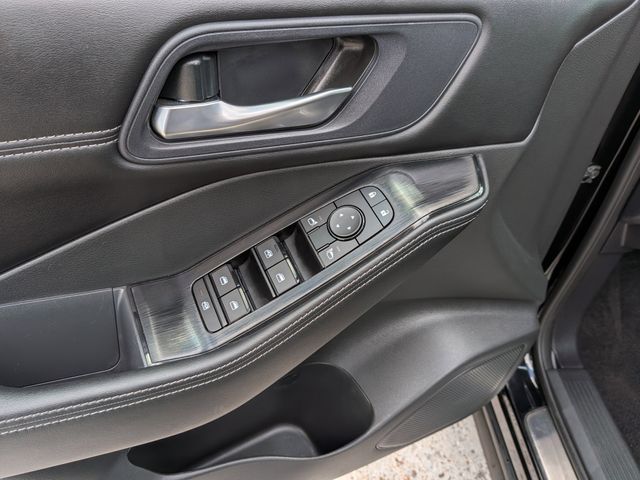 2023 Nissan Rogue SV - 10