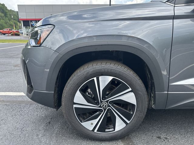 Certified Used 2025 Gray Volkswagen 1.5T SE image 21
