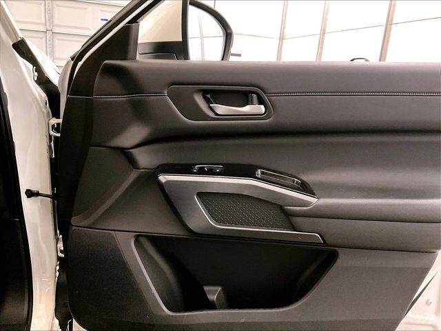 2023 Nissan Pathfinder SL White at Sutliff Volkswagen