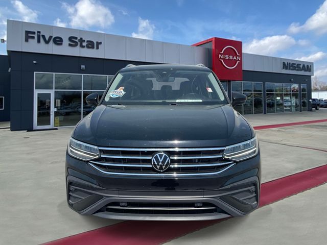 Used 2023 Black Volkswagen 2.0T SE image 2