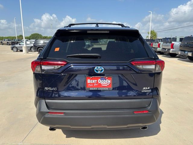 Used 2022  Toyota XLE image 5