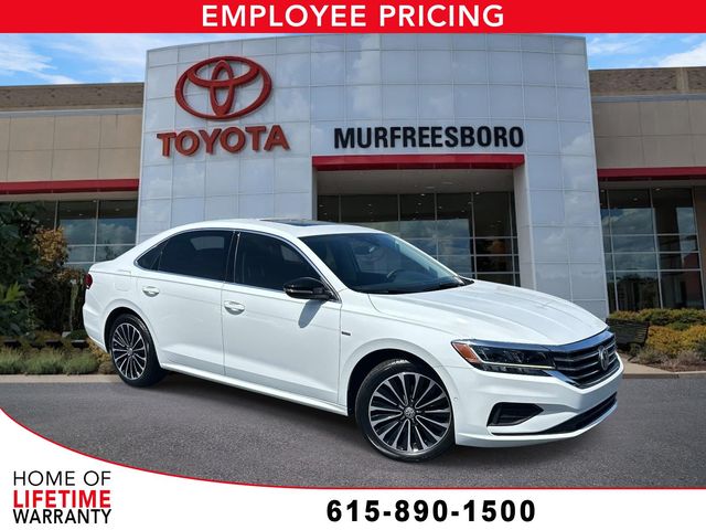 White 2022 Volkswagen Passat Sedan Front-Wheel Drive 6-Speed Automatic
