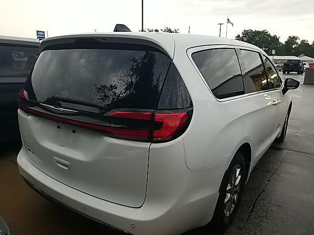 Used 2024 Chrysler Pacifica Van