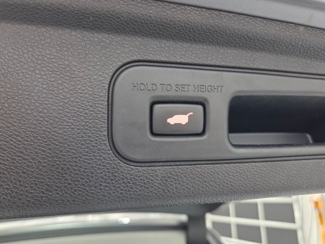 Used 2023  Honda Touring image 19