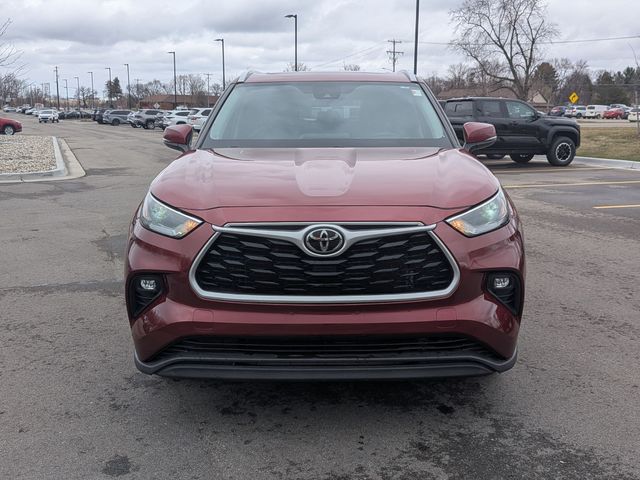 2022 Toyota Highlander - Image 8