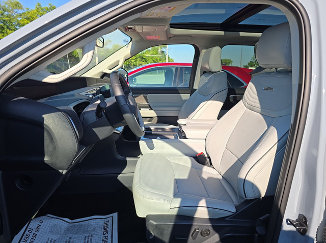 2025 Gray Metallic Ford Expedition Platinum 4X4 SUV