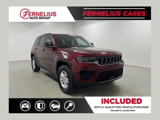 Velvet Red Pearlcoat 2023 Jeep Grand Cherokee Laredo 4WD SUV / Crossover Four-Wheel Drive 8-Speed Automatic