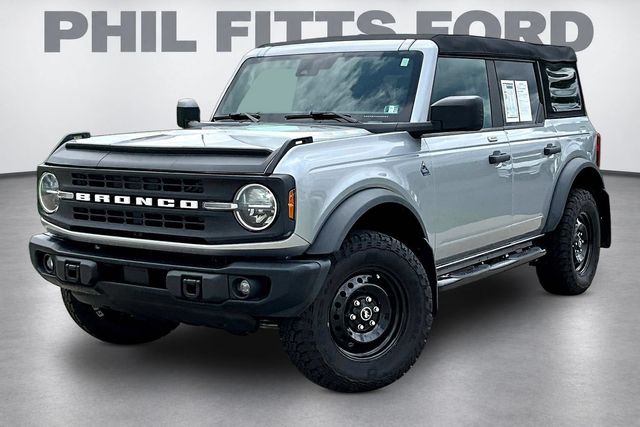 2023 Ford Bronco Black Diamond - 2