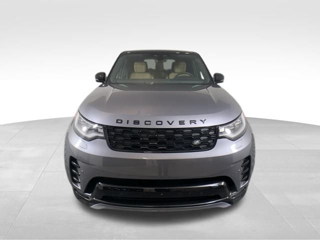 2025 Land Rover Discovery Dynamic SE 9