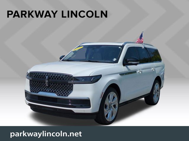 White Metallic 2025 Lincoln Navigator SUV / Crossover Four-Wheel Drive Automatic