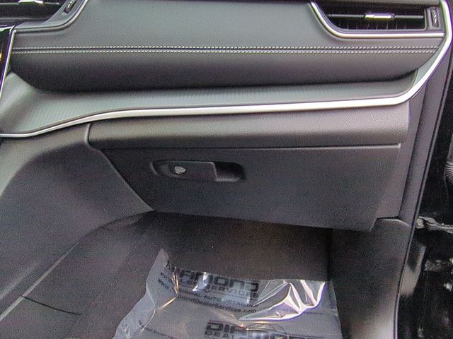 new 2025 Jeep Grand Cherokee car, priced at $42,199