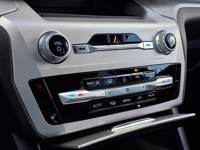 2023 Ford Explorer - Image 13