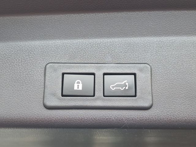 Used 2022 Silver Subaru Limited image 35