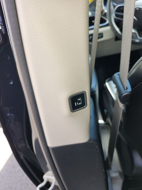 Used 2023 Black Chrysler Limited image 33