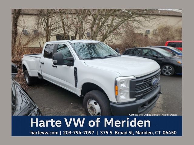 Oxford White 2023 Ford F-350 Super Duty XL Crew Cab LB DRW 4WD Pickup Truck Four-Wheel Drive Automatic